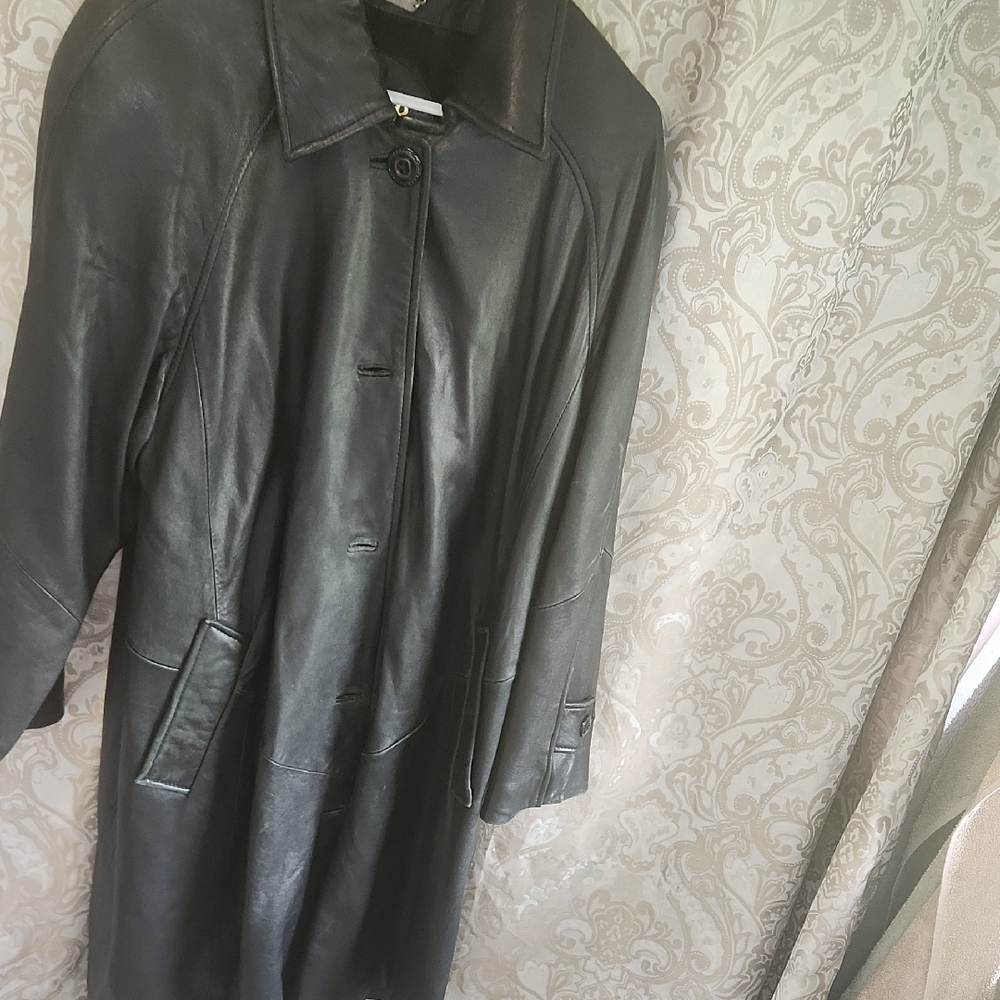 Danier Black Trench Coat Timeless Elegance